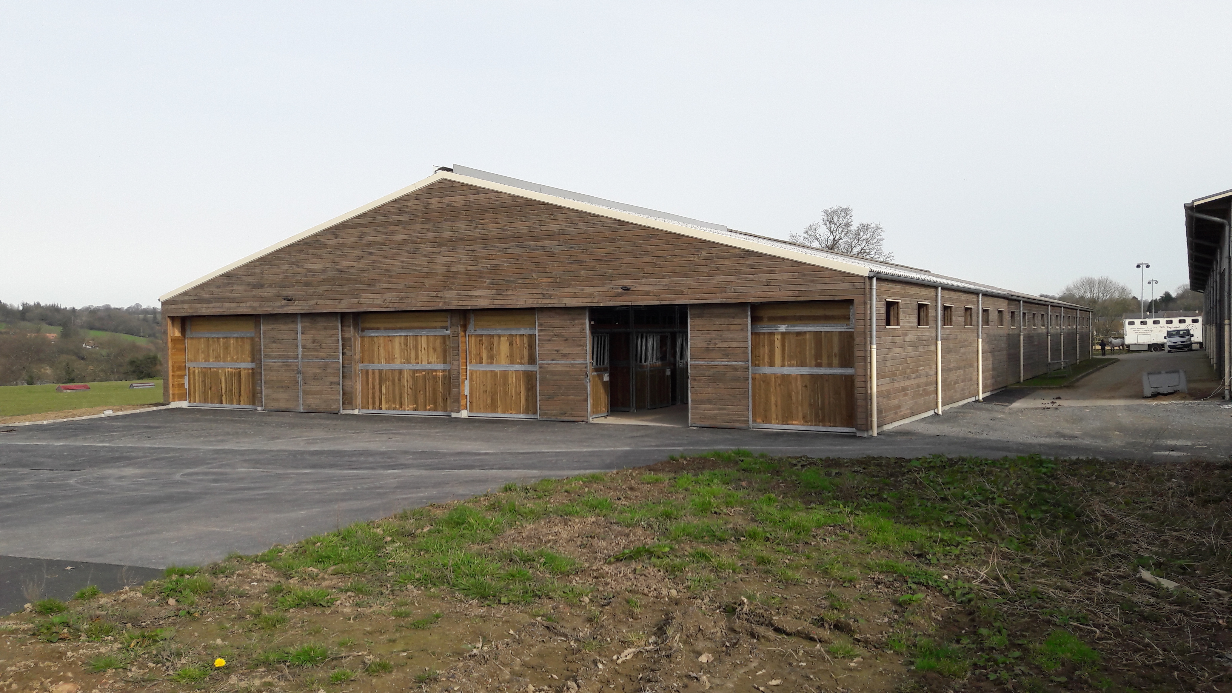 24 boxes du Centre Equestre de SAINT LO