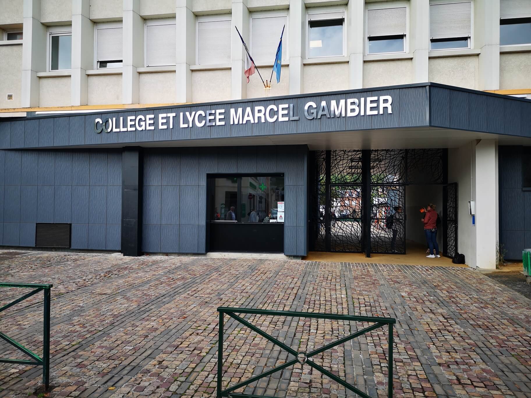 ENTREE DU LYCEE